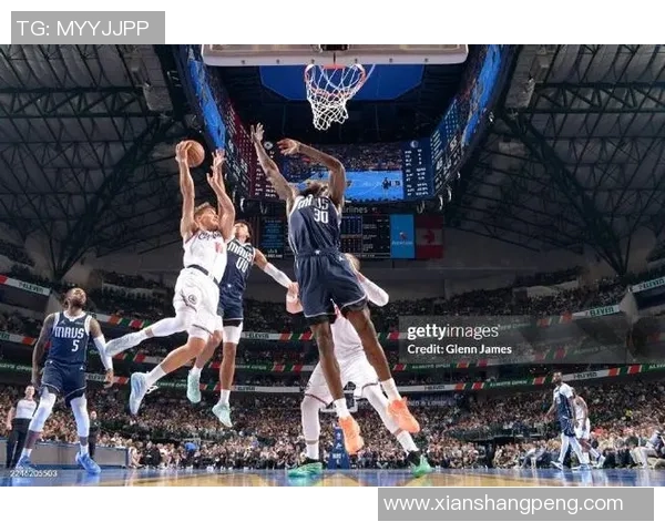 快船与独行侠季后赛第四场激战回顾双方争夺白热化局势分析